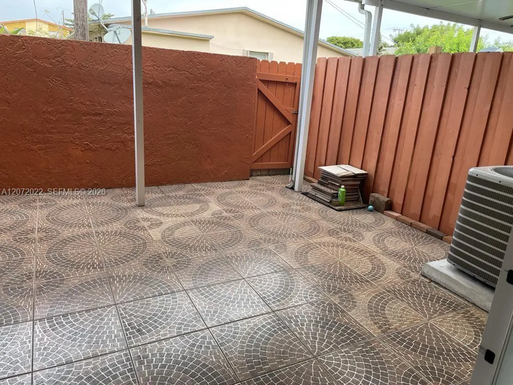 10851 SW 6th St #5 Sweetwater, FL 33174