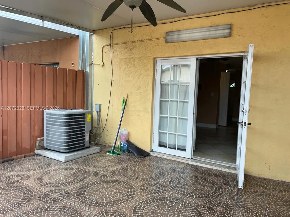 10851 SW 6th St #5 Sweetwater, FL 33174