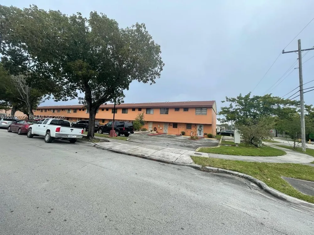 10851 SW 6th St #5 Sweetwater, FL 33174