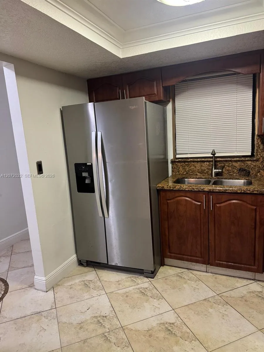 10851 SW 6th St #5 Sweetwater, FL 33174