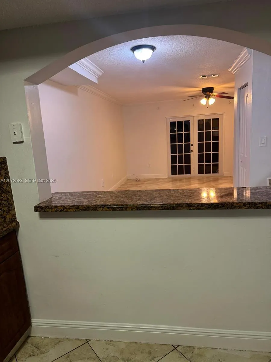 10851 SW 6th St #5 Sweetwater, FL 33174