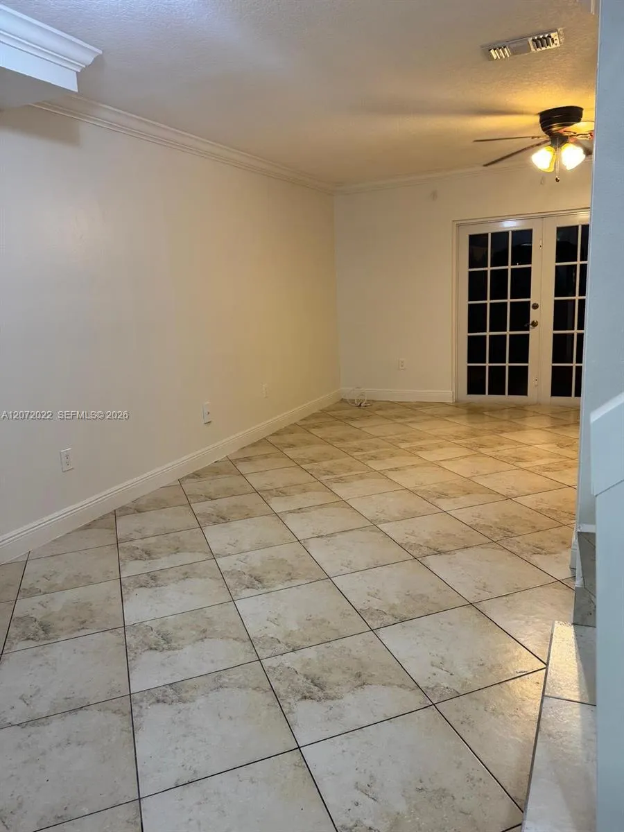 10851 SW 6th St #5 Sweetwater, FL 33174