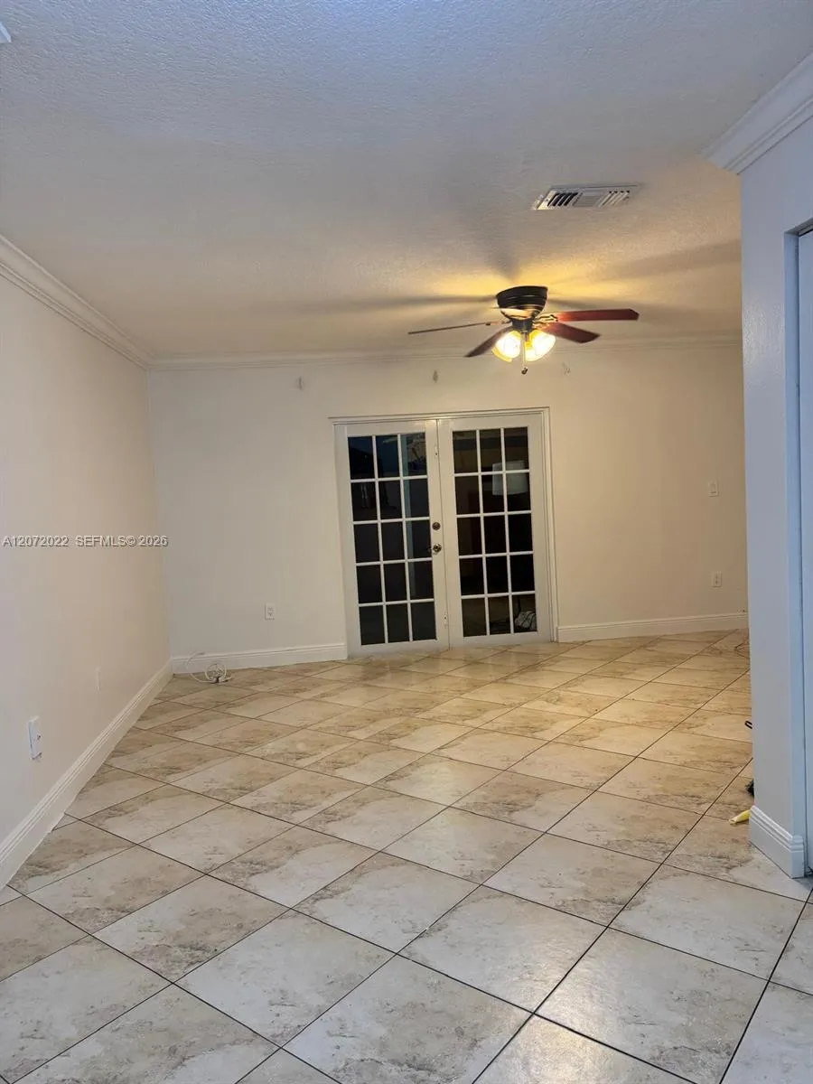 10851 SW 6th St #5 Sweetwater, FL 33174