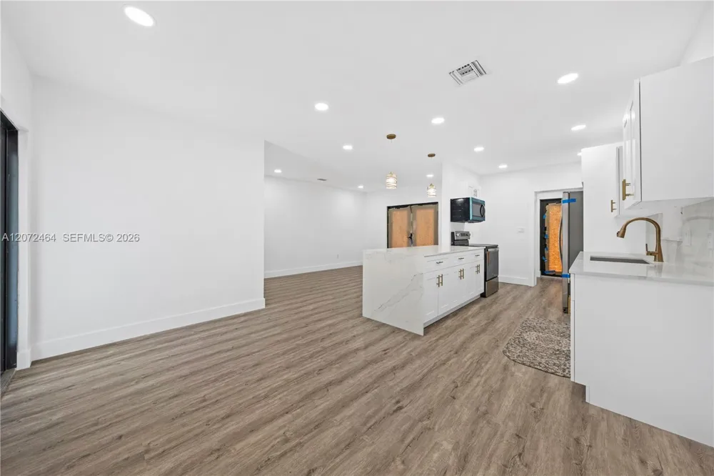 1014 W 66th St Hialeah, FL 33012