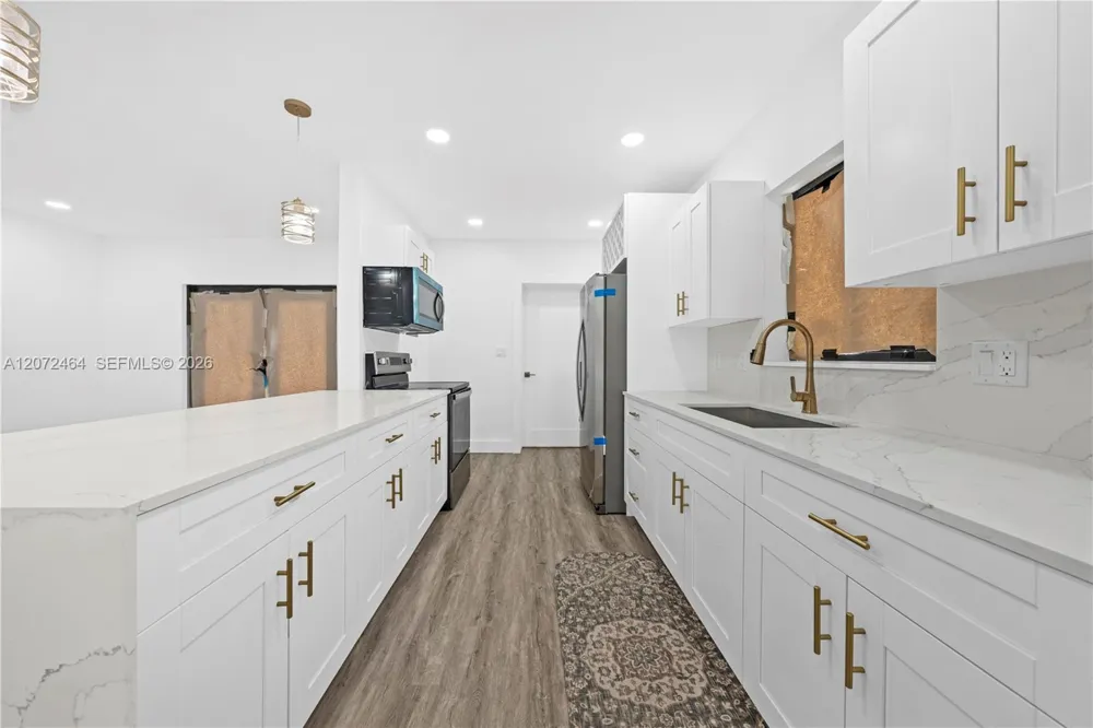 1014 W 66th St Hialeah, FL 33012