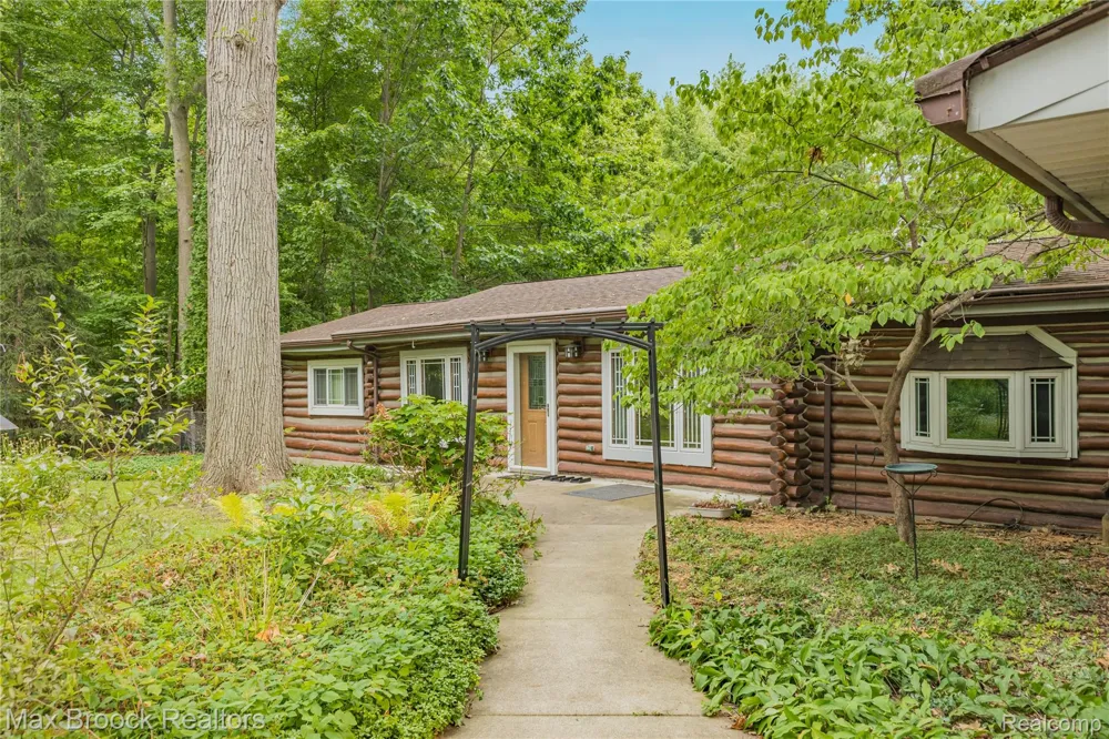 29799 Linden Street Farmington Hills City, MI 48336