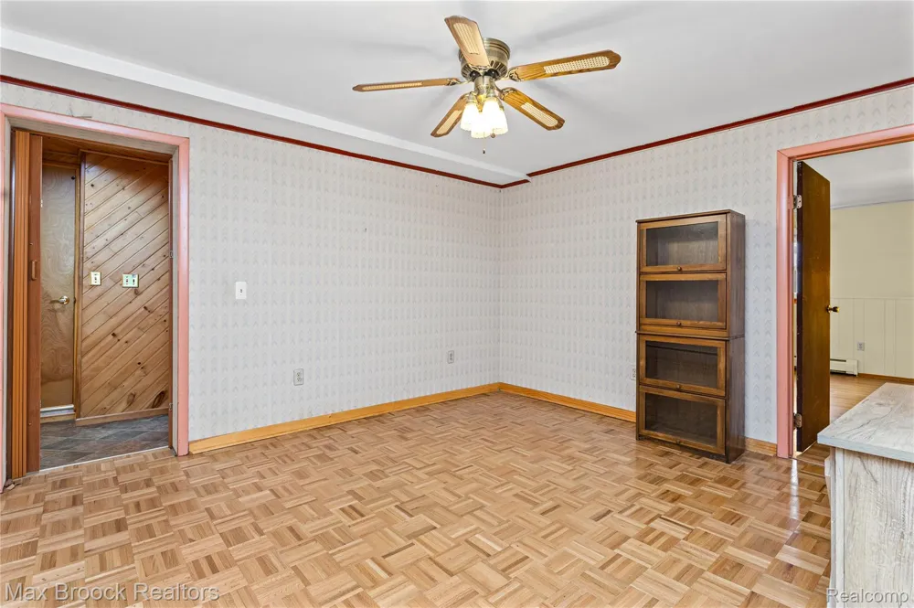 29799 Linden Street Farmington Hills City, MI 48336