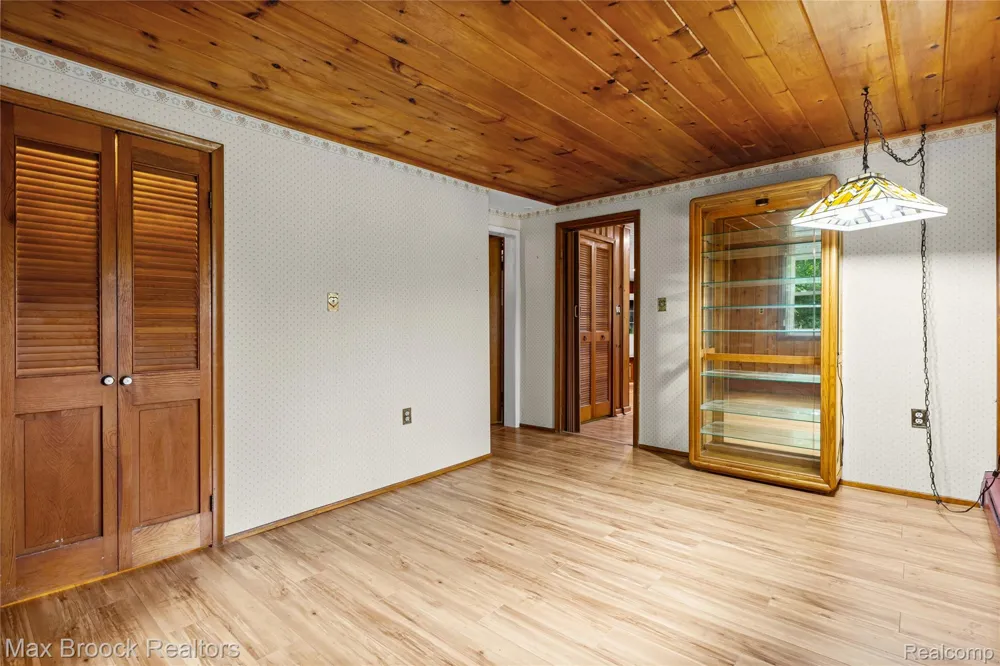 29799 Linden Street Farmington Hills City, MI 48336