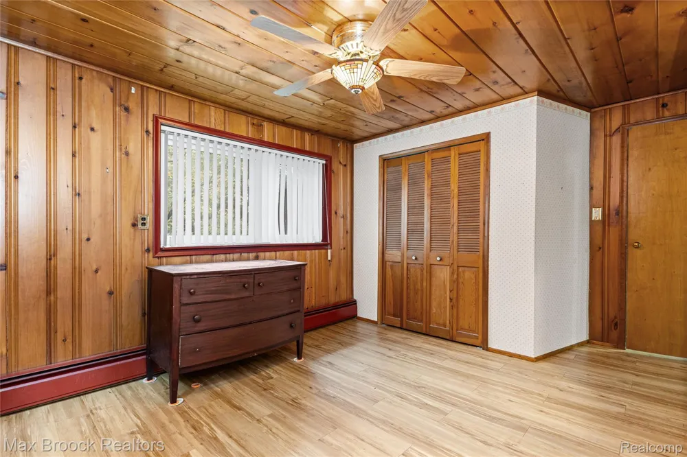 29799 Linden Street Farmington Hills City, MI 48336