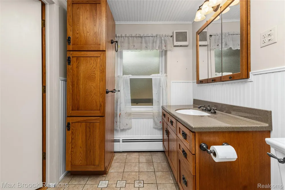 29799 Linden Street Farmington Hills City, MI 48336