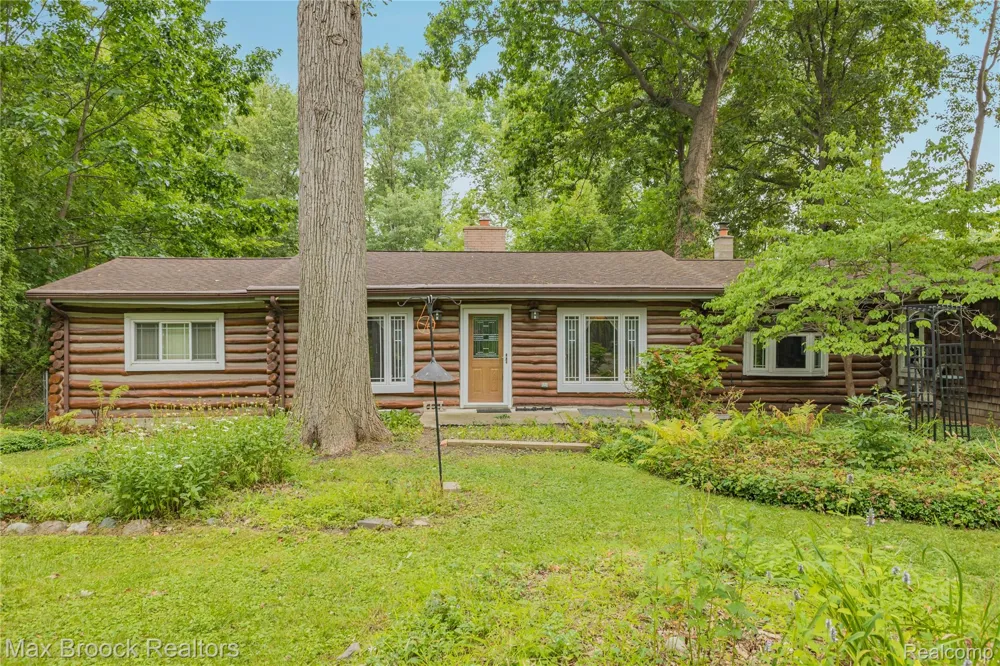 29799 Linden Street Farmington Hills City, MI 48336