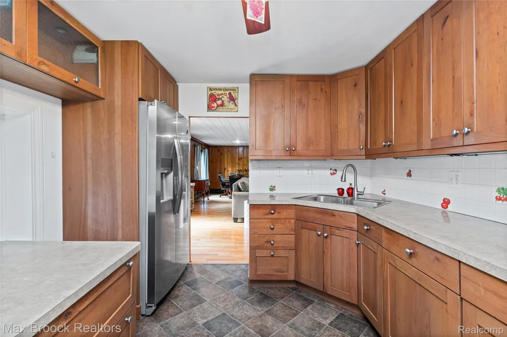 29799 Linden Street Farmington Hills City, MI 48336