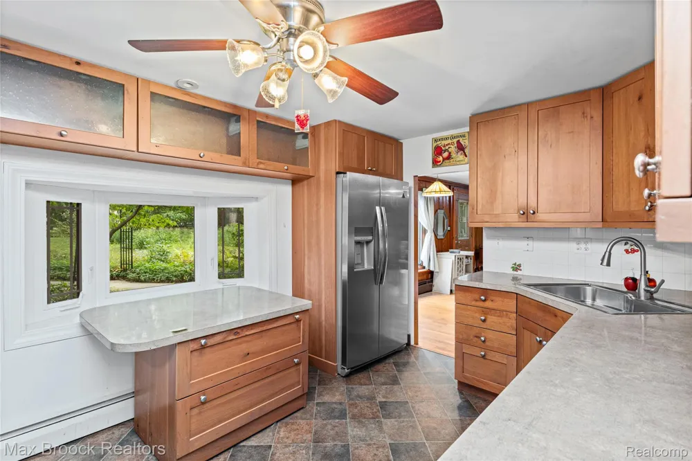 29799 Linden Street Farmington Hills City, MI 48336