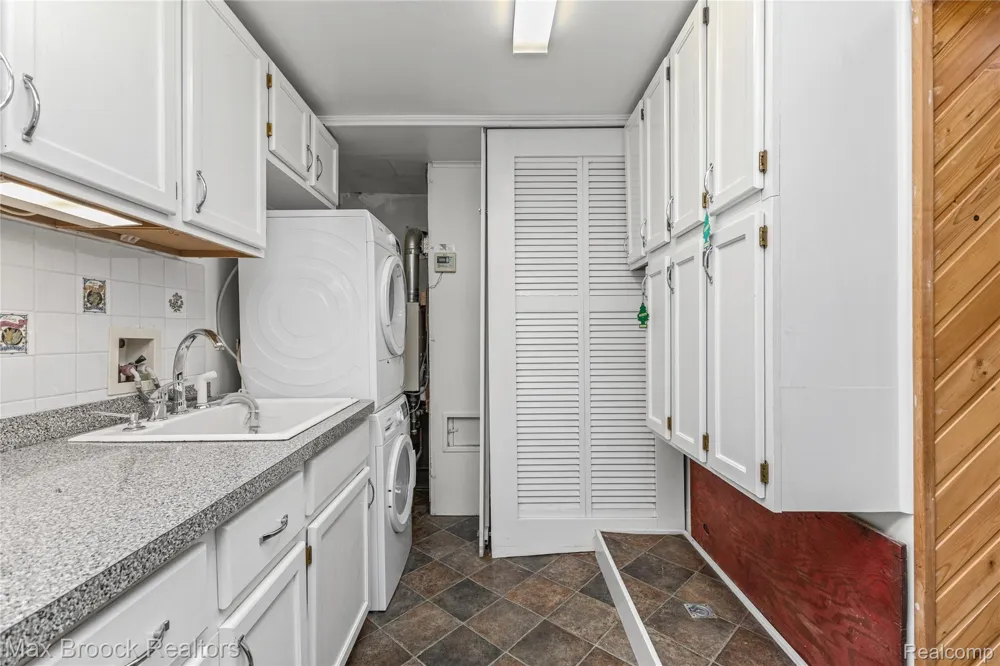 29799 Linden Street Farmington Hills City, MI 48336