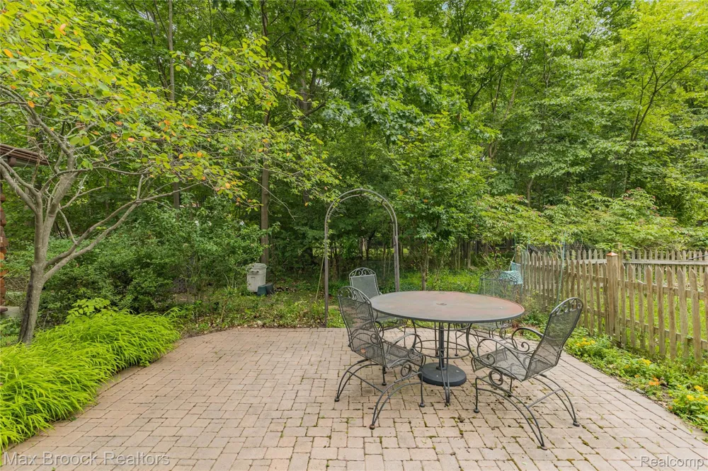 29799 Linden Street Farmington Hills City, MI 48336