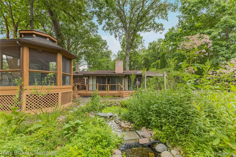 29799 Linden Street Farmington Hills City, MI 48336