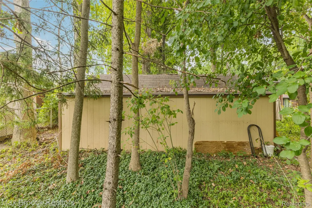 29799 Linden Street Farmington Hills City, MI 48336