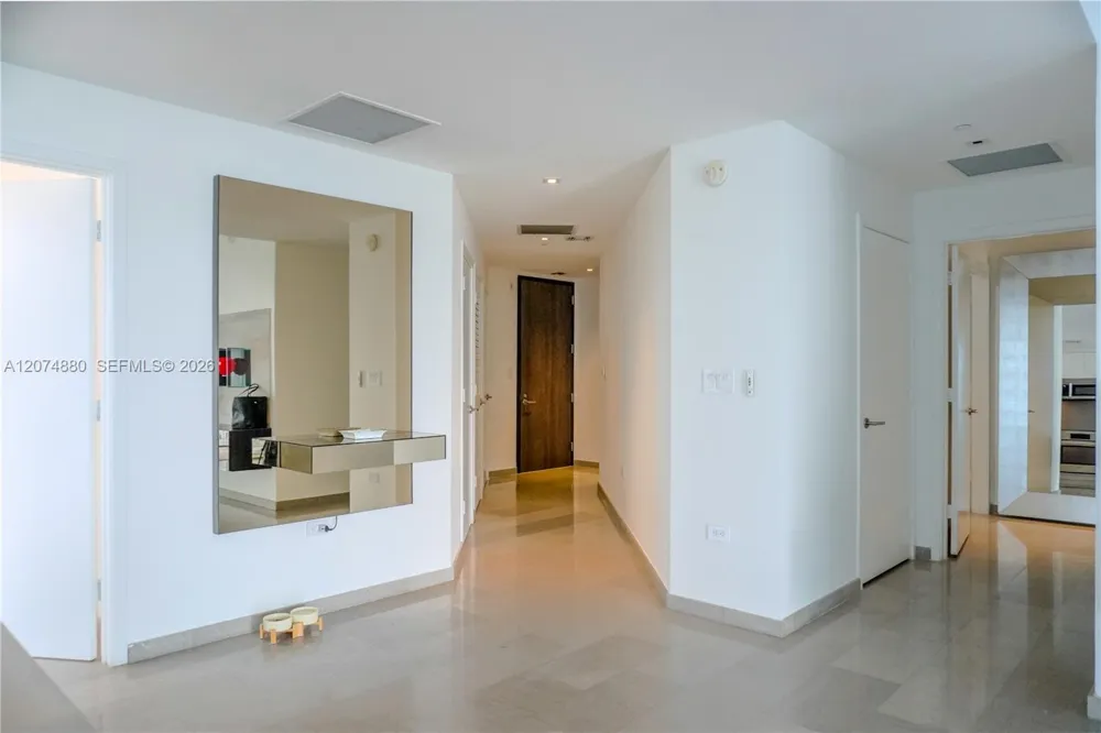 88 SW 7 #2112 Miami, FL 33130