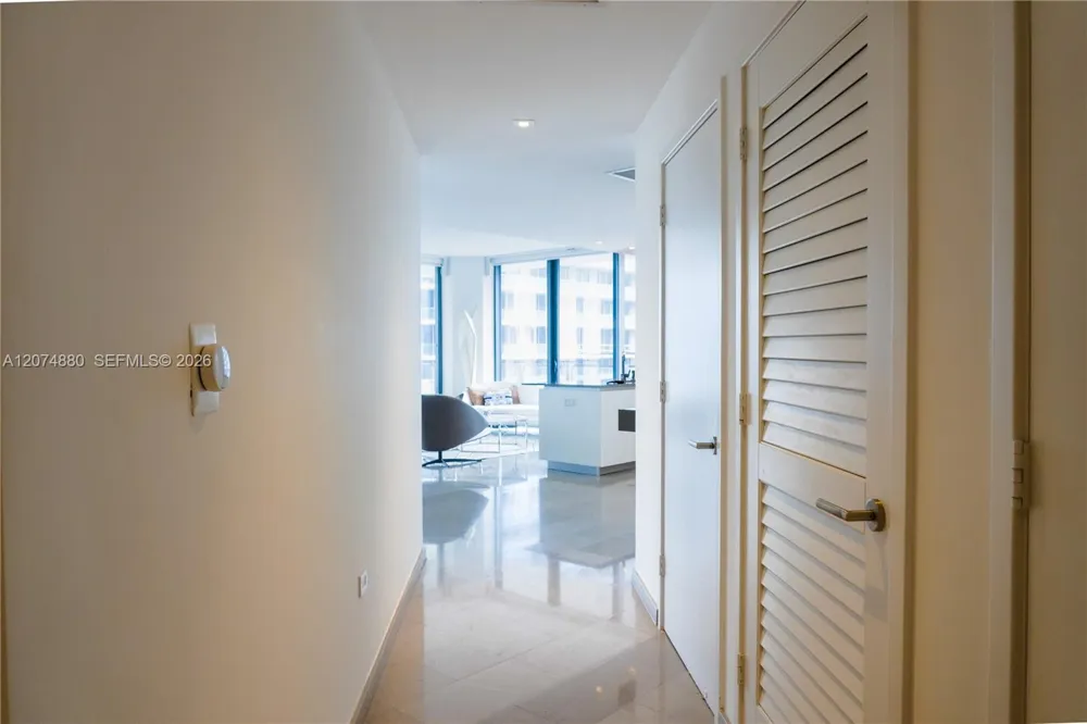 88 SW 7 #2112 Miami, FL 33130