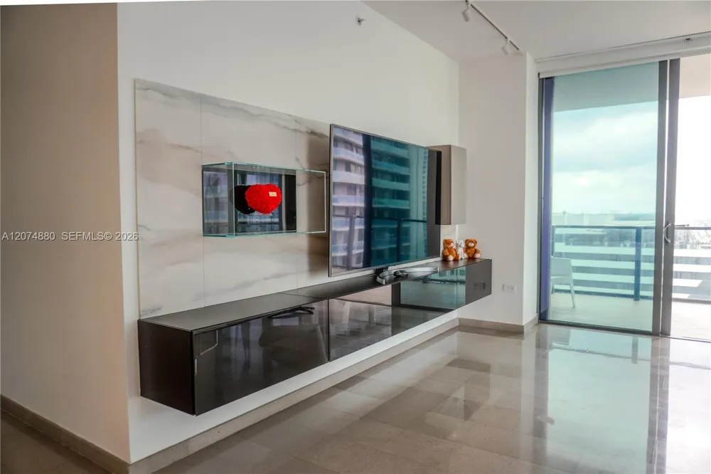 88 SW 7 #2112 Miami, FL 33130