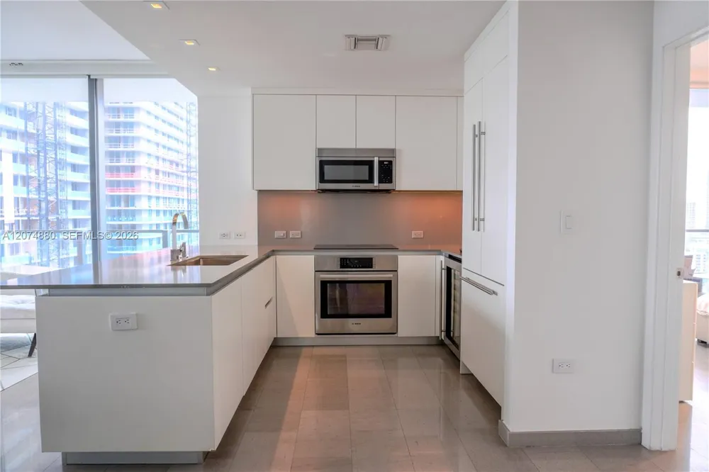 88 SW 7 #2112 Miami, FL 33130