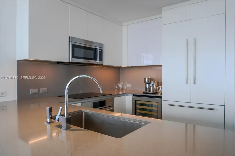 88 SW 7 #2112 Miami, FL 33130