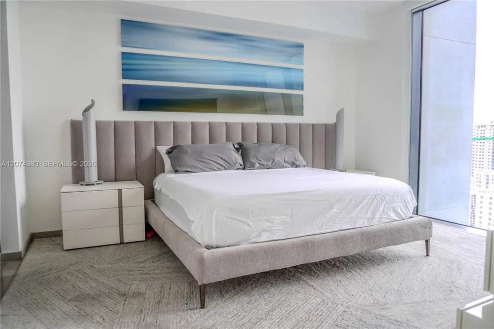88 SW 7 #2112 Miami, FL 33130