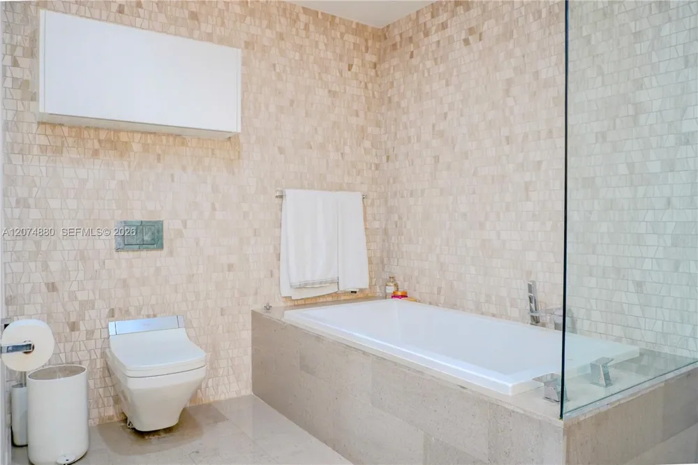 88 SW 7 #2112 Miami, FL 33130