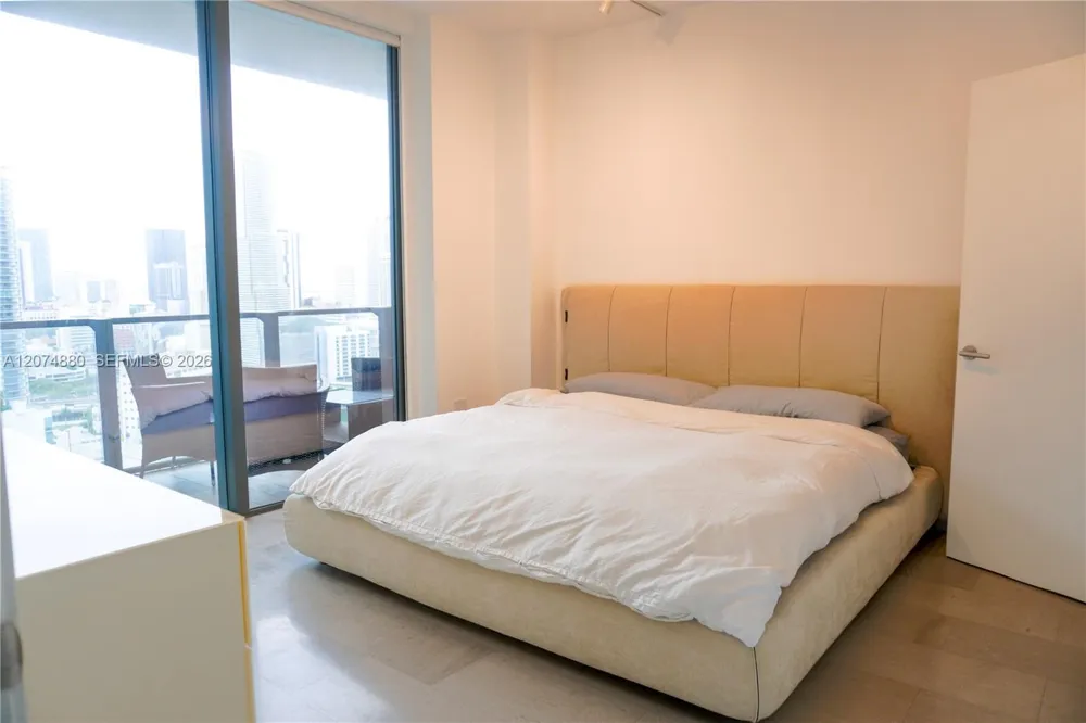 88 SW 7 #2112 Miami, FL 33130
