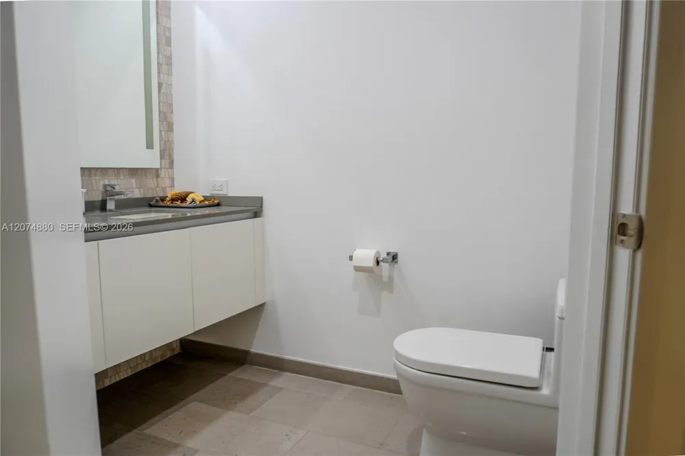 88 SW 7 #2112 Miami, FL 33130
