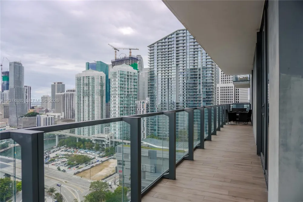 88 SW 7 #2112 Miami, FL 33130