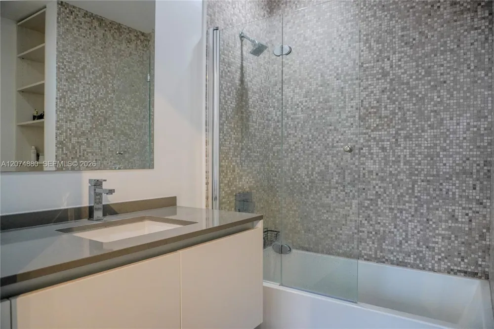 88 SW 7 #2112 Miami, FL 33130