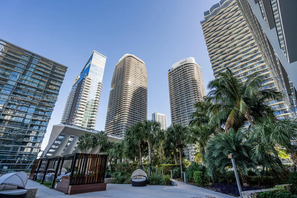 88 SW 7 #2112 Miami, FL 33130