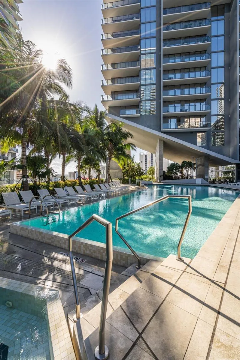 88 SW 7 #2112 Miami, FL 33130