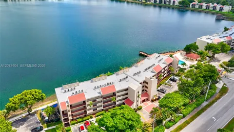 114 Lake Emerald Dr #409