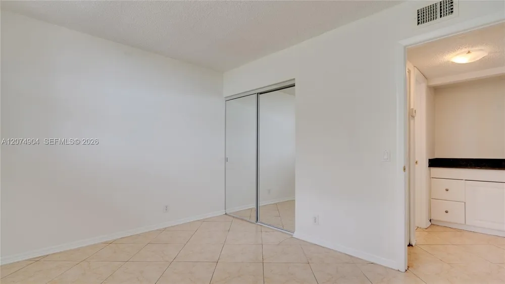 114 Lake Emerald Dr #409 Oakland Park, FL 33309