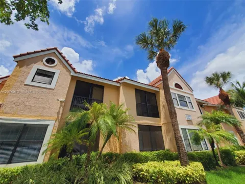 15591 SW 105th Ter #512
