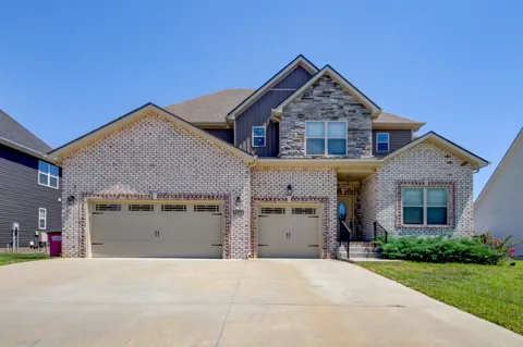 332 Bluebriar Trce