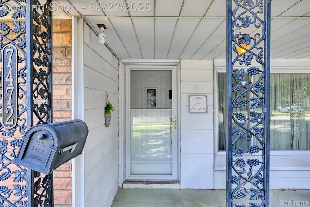 7472 Vernon Street Dearborn Heights City, MI 48127
