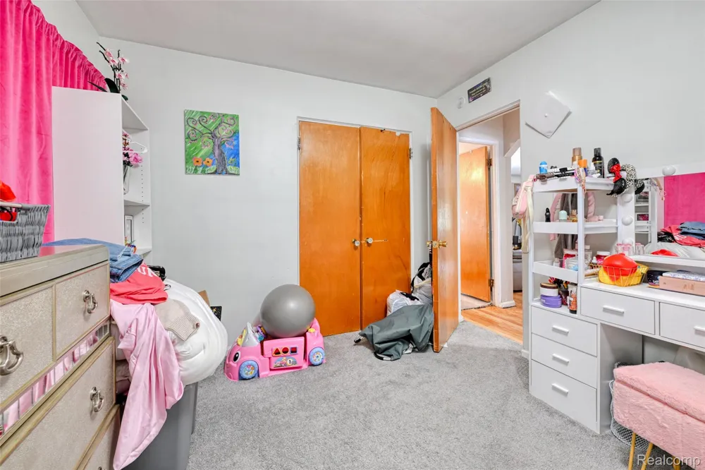 7472 Vernon Street Dearborn Heights City, MI 48127