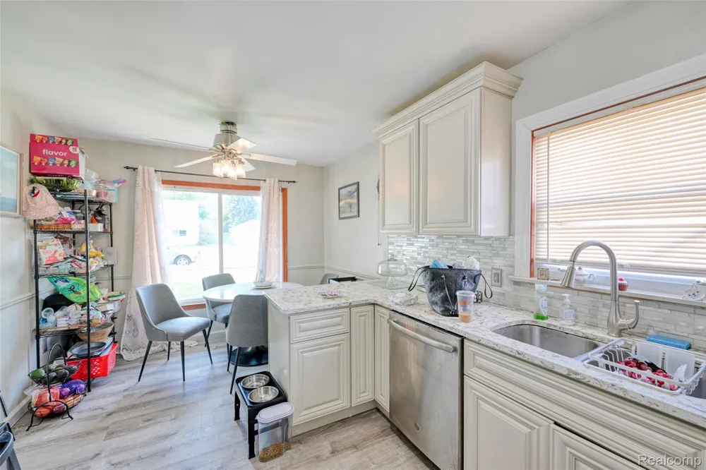 7472 Vernon Street Dearborn Heights City, MI 48127