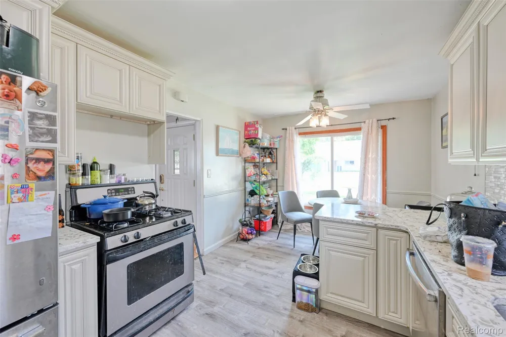 7472 Vernon Street Dearborn Heights City, MI 48127