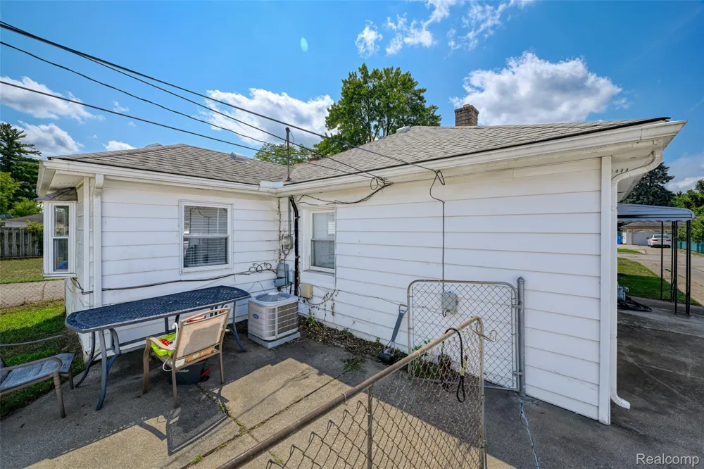 7472 Vernon Street Dearborn Heights City, MI 48127