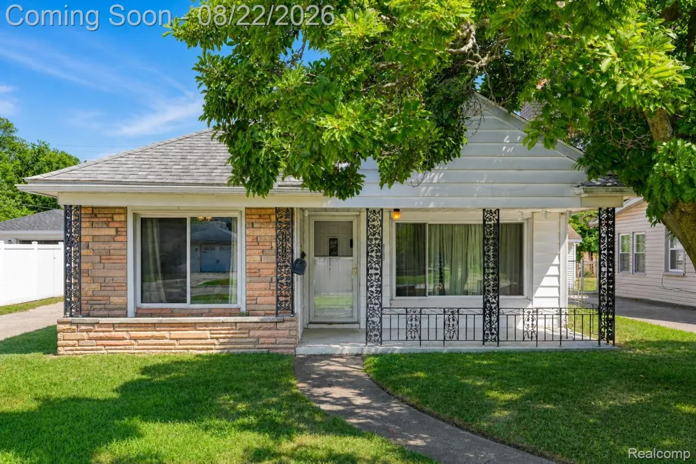7472 Vernon Street Dearborn Heights City, MI 48127