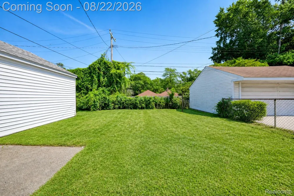 7472 Vernon Street Dearborn Heights City, MI 48127