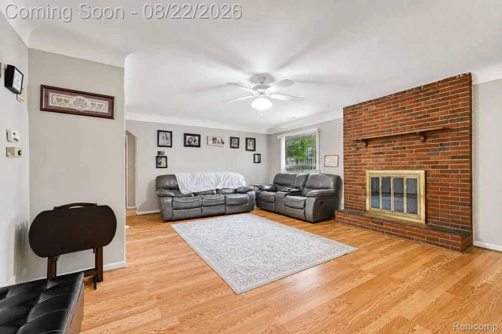 7472 Vernon Street Dearborn Heights City, MI 48127