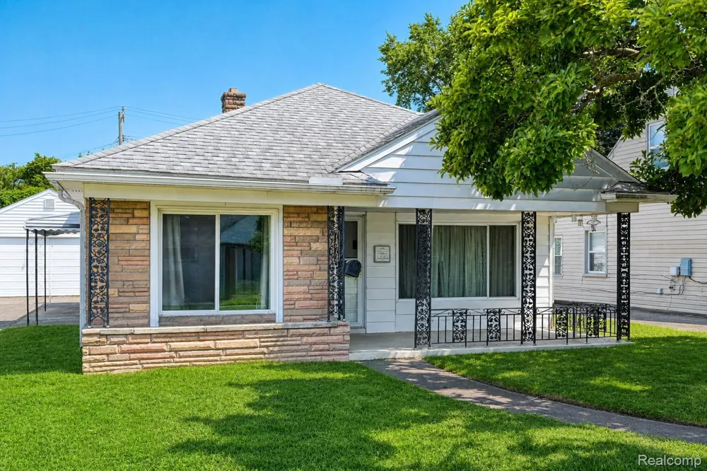 7472 Vernon Street Dearborn Heights City, MI 48127