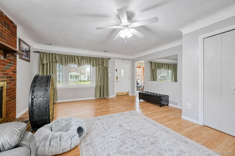 7472 Vernon Street Dearborn Heights City, MI 48127