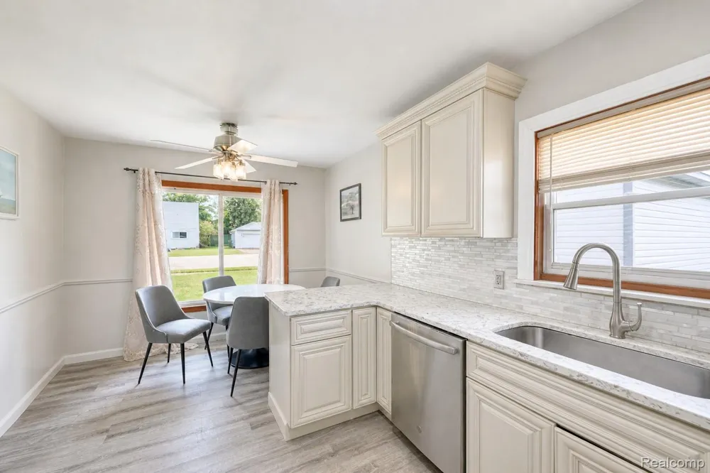 7472 Vernon Street Dearborn Heights City, MI 48127