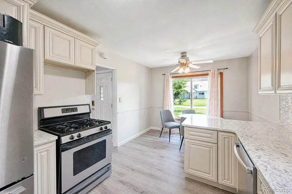 7472 Vernon Street Dearborn Heights City, MI 48127